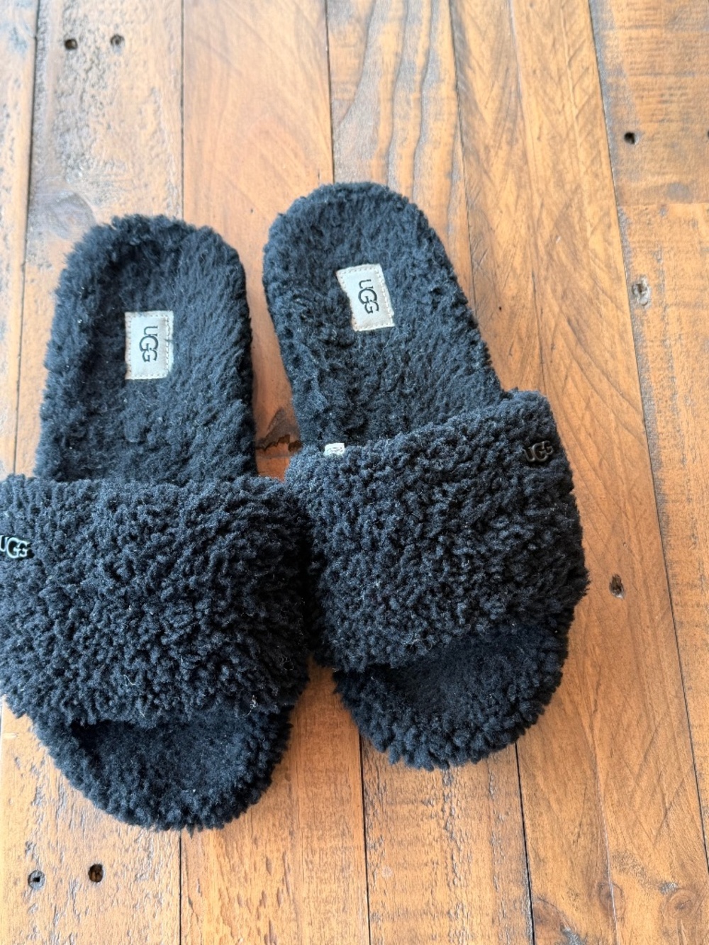UGG Black Fuzzy Sherpa Slide Slippers Lug Sole Women’s Size 9